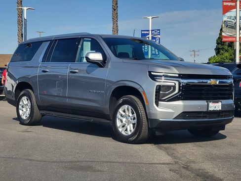 Used 2026 Chevrolet Suburban LS RWD image 29