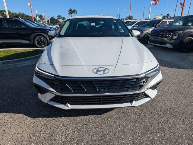 Used 2026 Hyundai Elantra SE FWD image 11