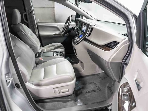 Certified 2020 Toyota Sienna XLE w/ XLE Navigation Package FWD image 17