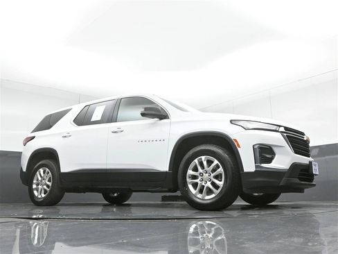 Used 2022 Chevrolet Traverse LS FWD image 31