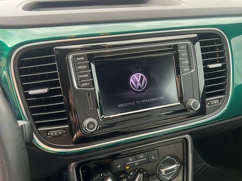 Used 2017 Volkswagen Beetle 1.8T SE FWD image 23