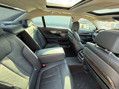 Used 2018 BMW 740e xDrive image 4