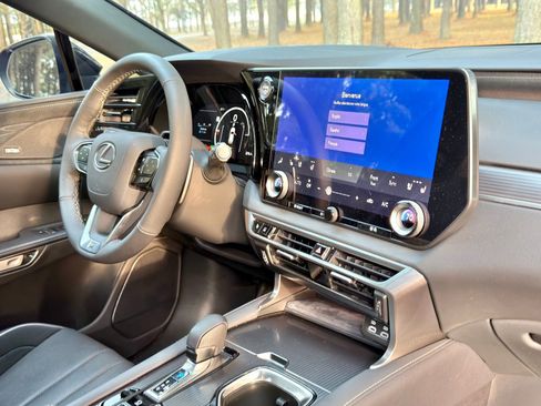 Used 2025 Lexus RX 500h F Sport image 19