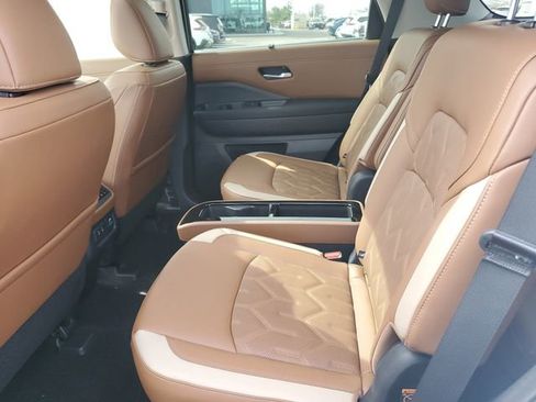 New 2026 Nissan Pathfinder Platinum AWD/4WD image 17