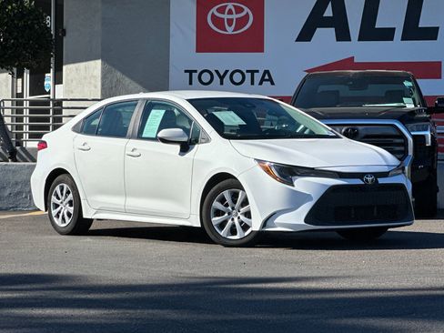 Used 2021 Toyota Corolla LE image 8