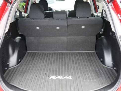 Used 2016 Toyota RAV4 XLE AWD/4WD image 5