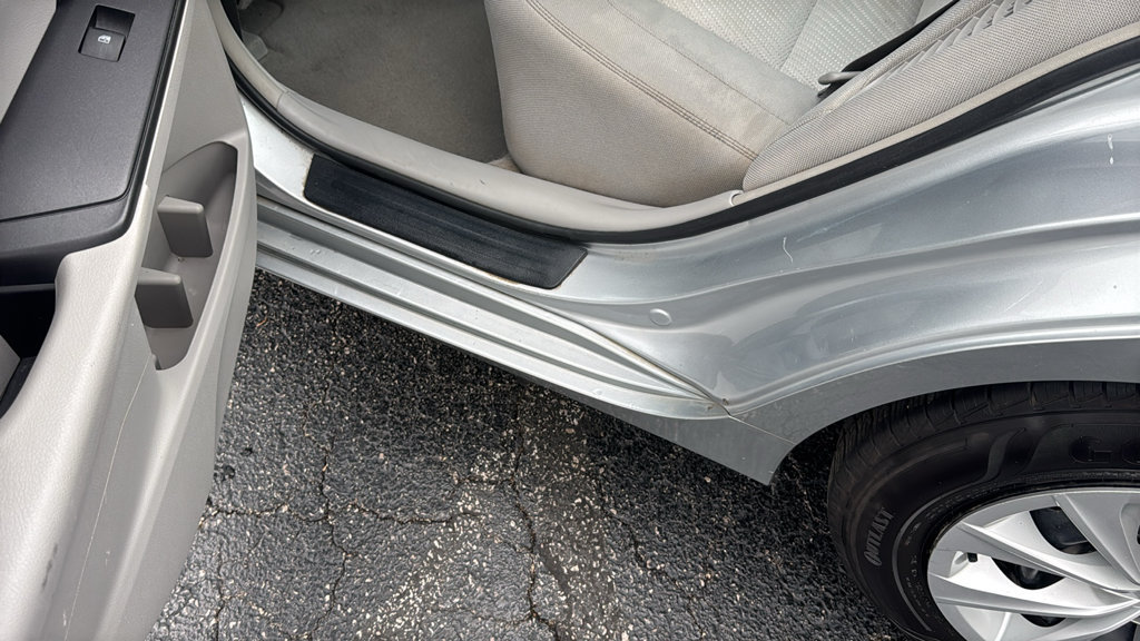 Used 2016 Toyota Camry LE FWD image 32