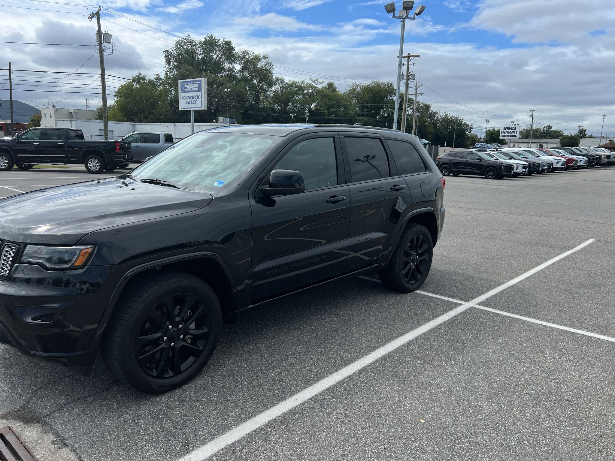 Used 2022 Jeep Grand Cherokee Laredo X AWD/4WD image 1