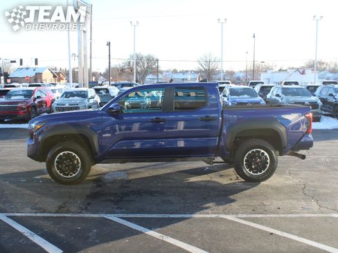 Used 2024 Toyota Tacoma TRD Off-Road image 7