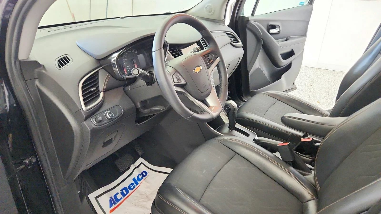 Used 2019 Chevrolet Trax LT w/ Driver Confidence Package FWD image 14
