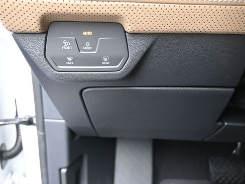 New 2026 Volkswagen Atlas Cross Sport SE image 16