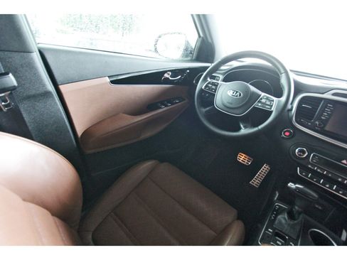 Used 2019 Kia Sorento SX FWD image 11