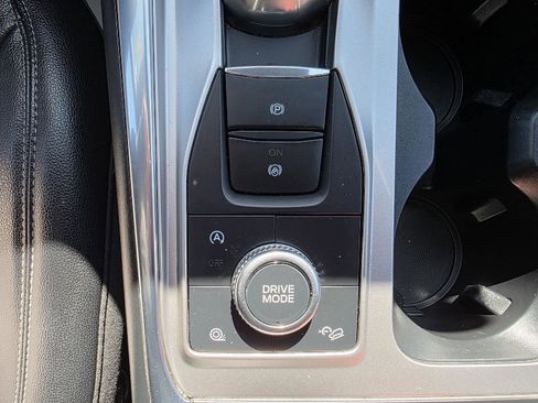 Used 2020 Ford Explorer XLT w/ Equipment Group 202A AWD/4WD image 25