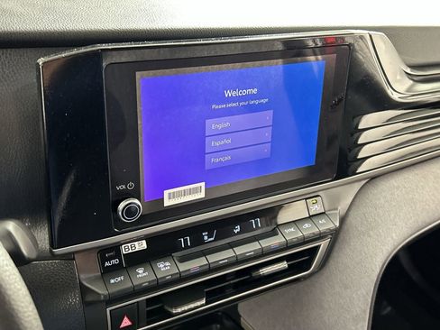 Used 2025 Toyota Camry LE image 17