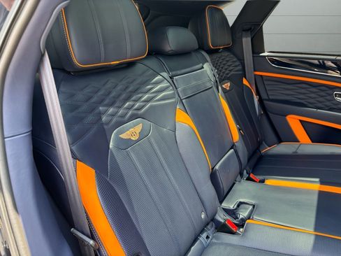 Used 2024 Bentley Bentayga image 38