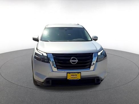Used 2025 Nissan Pathfinder SV FWD image 3