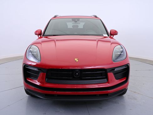 Used 2025 Porsche Macan image 10