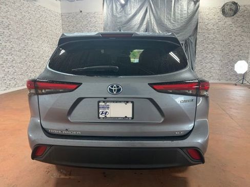 Used 2021 Toyota Highlander XLE FWD image 5