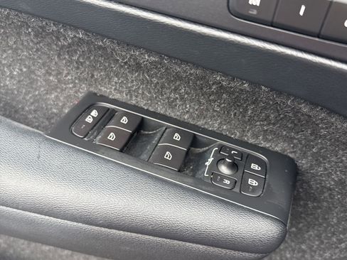 Used 2019 Volvo XC40 T5 Momentum image 20