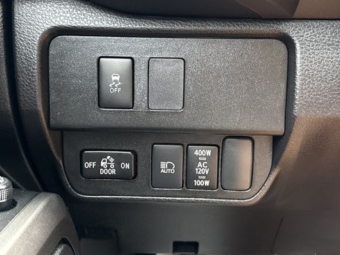 Used 2022 Toyota Tacoma TRD Sport w/ Technology Package AWD/4WD image 11