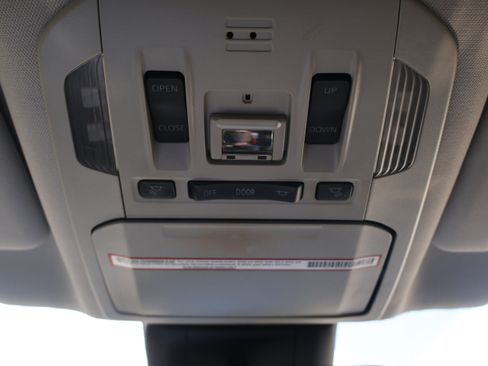 Used 2021 Toyota Highlander Limited FWD image 15