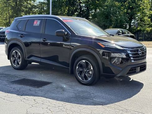 Used 2024 Nissan Rogue SV w/ SV Premium Package image 2