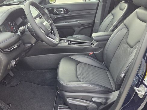 New 2026 Jeep Compass Latitude image 9