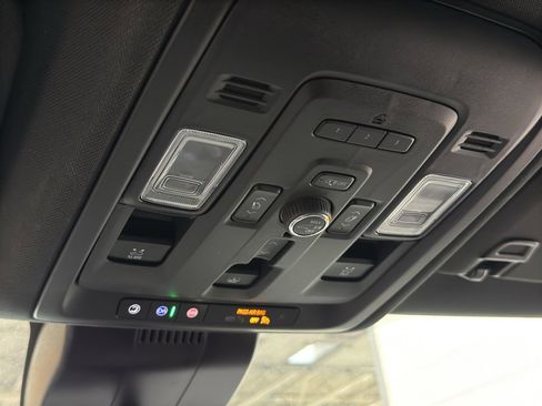 Used 2024 Chevrolet Suburban Premier image 34