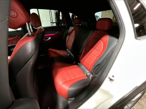 Used 2021 Mercedes-Benz GLC 300 4MATIC image 21