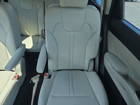Used 2023 Kia Sorento SX AWD/4WD image 19