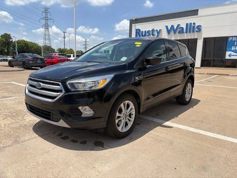 Used 2017 Ford Escape SE FWD image 2
