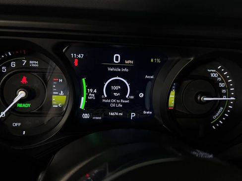 Used 2025 Jeep Wrangler Unlimited Sahara AWD/4WD image 16