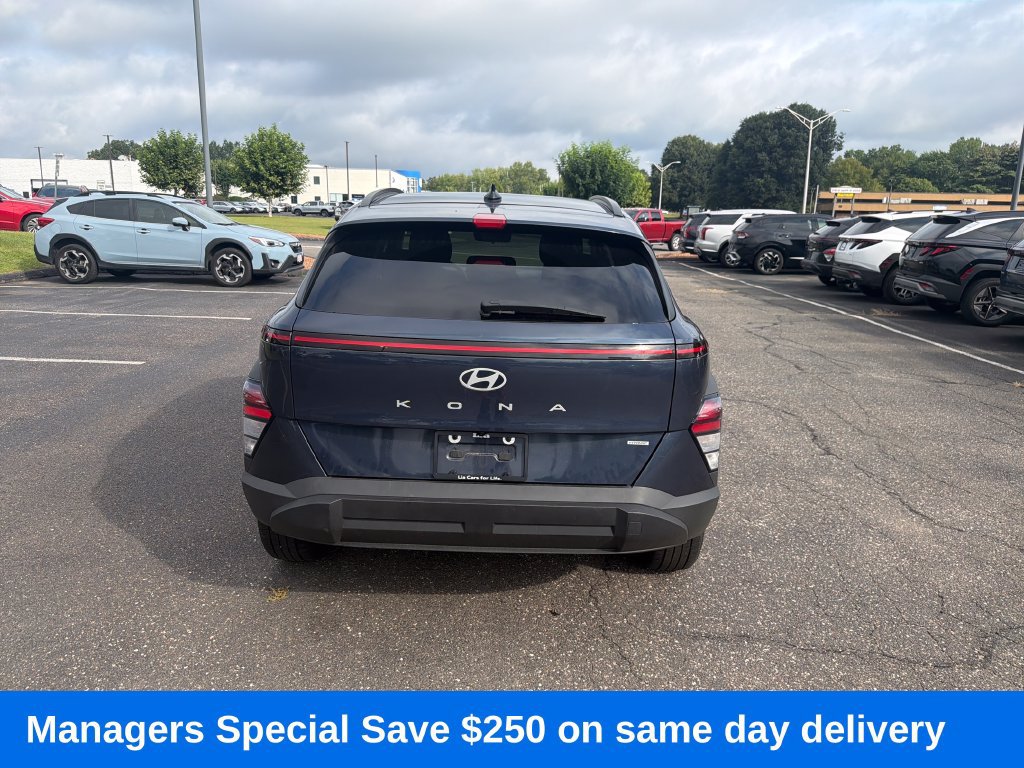 Used 2025 Hyundai Kona SEL AWD/4WD image 6