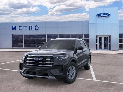 Used 2026 Ford Explorer Active AWD/4WD image 3