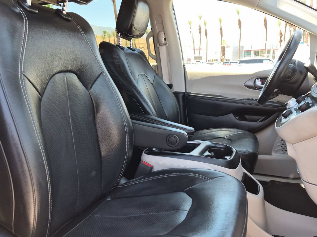 Used 2022 Chrysler Pacifica Touring-L FWD image 17