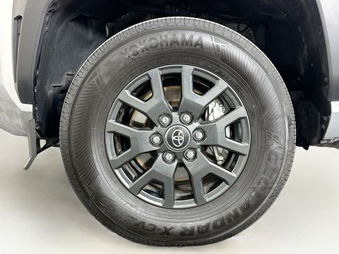 Used 2025 Toyota 4Runner SR5 AWD/4WD image 11