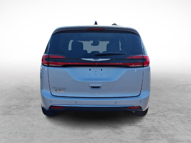 Used 2024 Chrysler Pacifica Touring-L FWD image 5