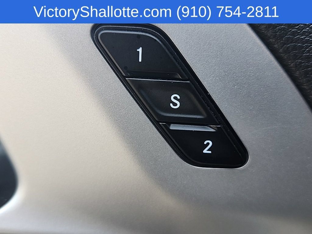 Used 2025 Chrysler Pacifica Limited FWD image 21