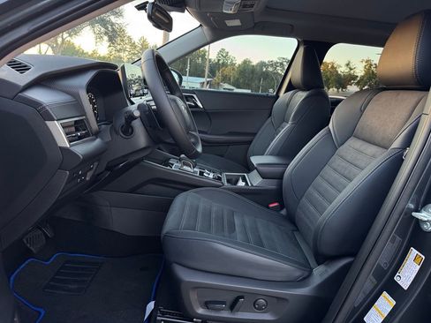 New 2025 Mitsubishi Outlander SE image 14