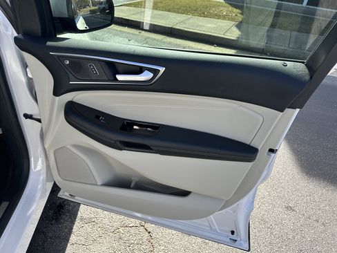 Used 2019 Ford Edge Titanium w/ Equipment Group 301A image 16
