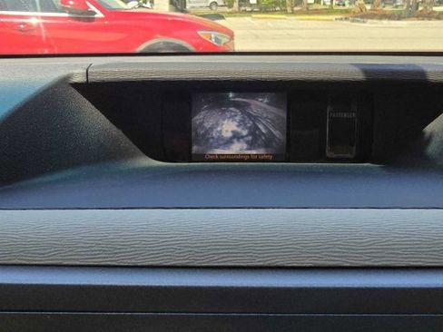 Used 2011 Toyota Sienna LE image 21