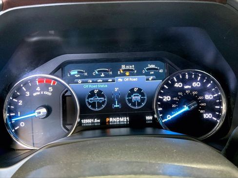 Used 2017 Ford F250 Platinum w/ FX4 Off-Road Package AWD/4WD image 18