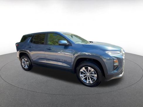 Used 2025 Chevrolet Equinox LT image 2