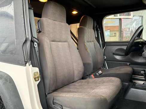 Used 2004 Jeep Wrangler X image 21