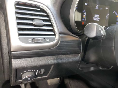 Used 2019 Jeep Grand Cherokee Altitude image 24