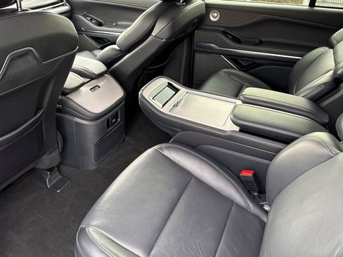 Certified 2025 Lincoln Navigator L Reserve image 12