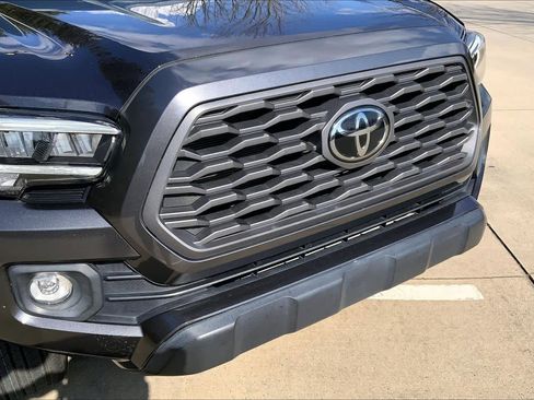 Used 2022 Toyota Tacoma TRD Off-Road w/ Technology Package image 30