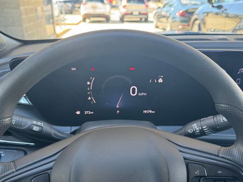 Used 2025 Buick Envista Preferred image 39