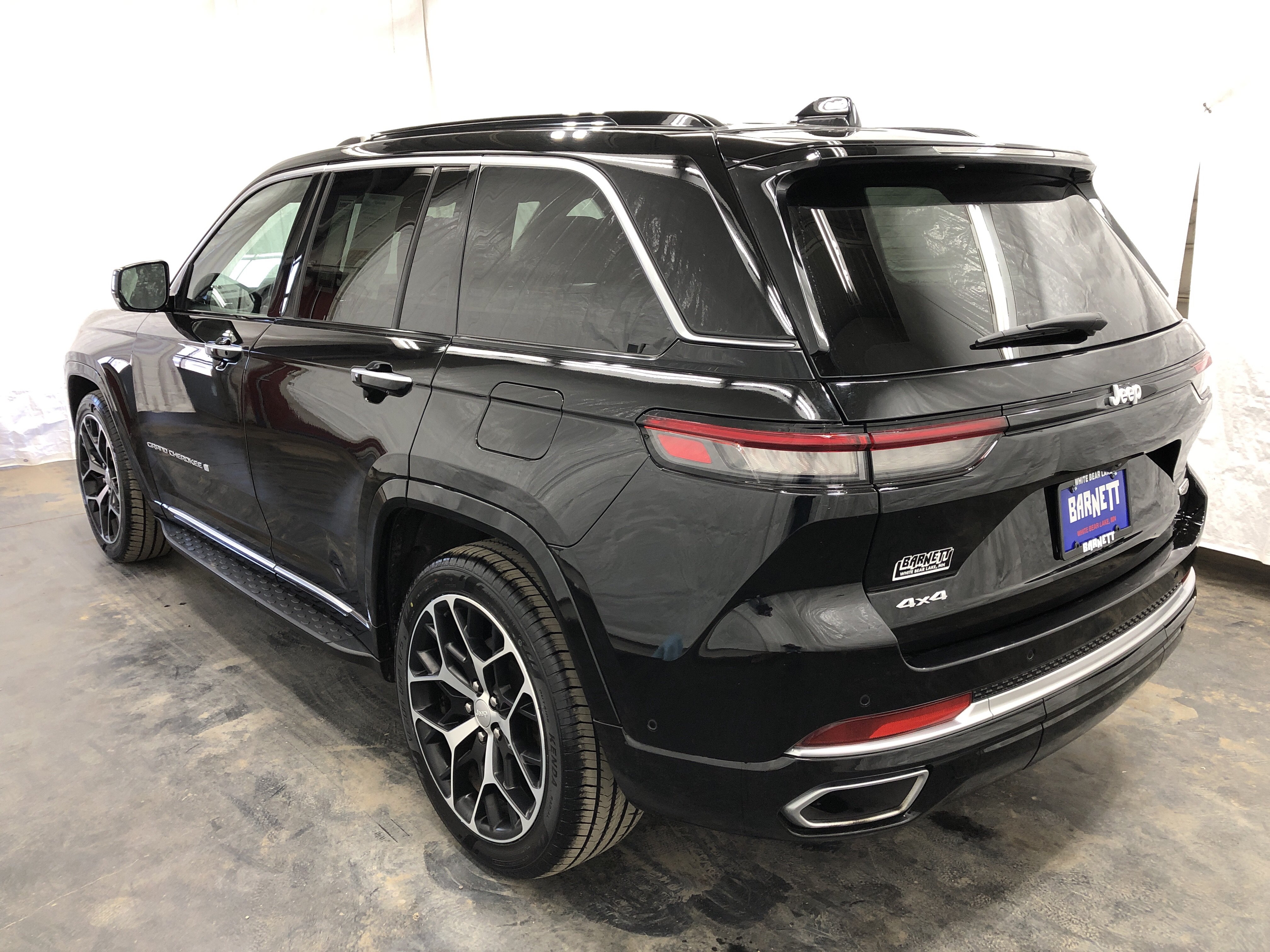 Certified 2024 Jeep Grand Cherokee Summit AWD/4WD image 6