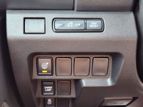 Used 2024 Nissan Frontier SV w/ Technology Package image 21